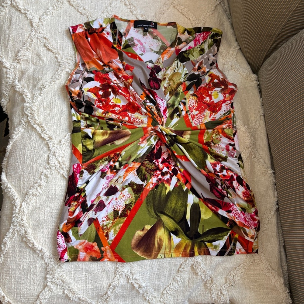 Laura Petites Red and Green Ruched Floral Graphic Print Sleeveless Blouse